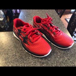 Boys Under Armour Shoes Size 5Y! Worn once!